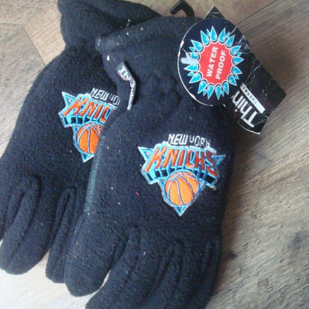 NEW YORK KNICKS KIDS‎ 4-7YRS GLOVES L4